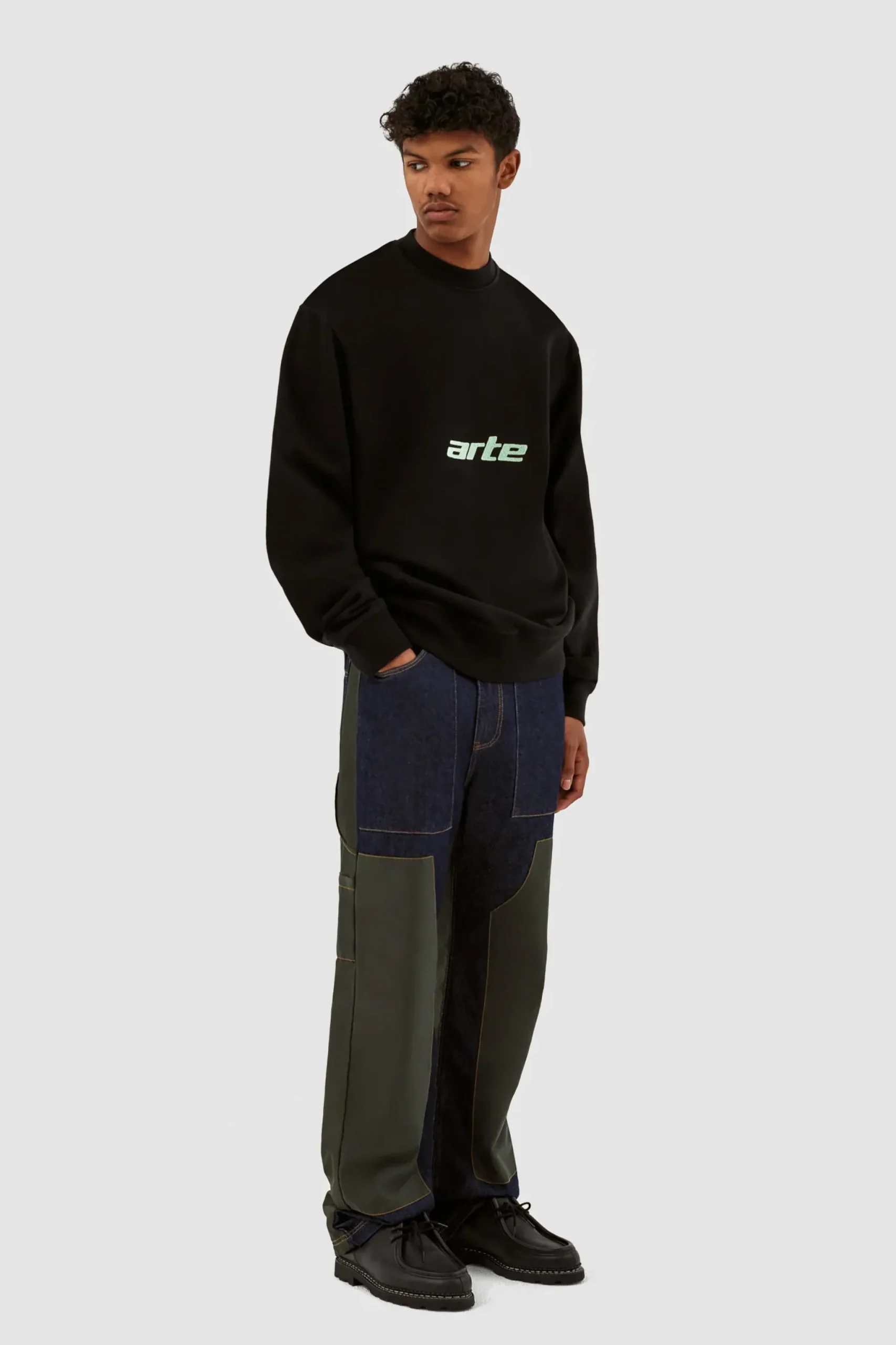 Carlos Arte Crewneck
